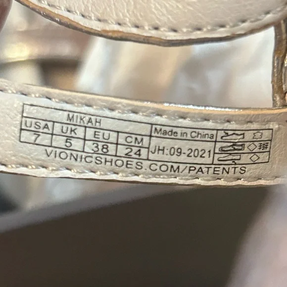 NIB VIONIC Mikah Silver Metallic Leather Sandals Size 7 - Picture 6 of 10